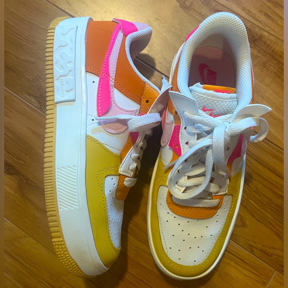 LIKE NEW!!!    Women’s Nike Air Force Fontanka Sunrise Shoes